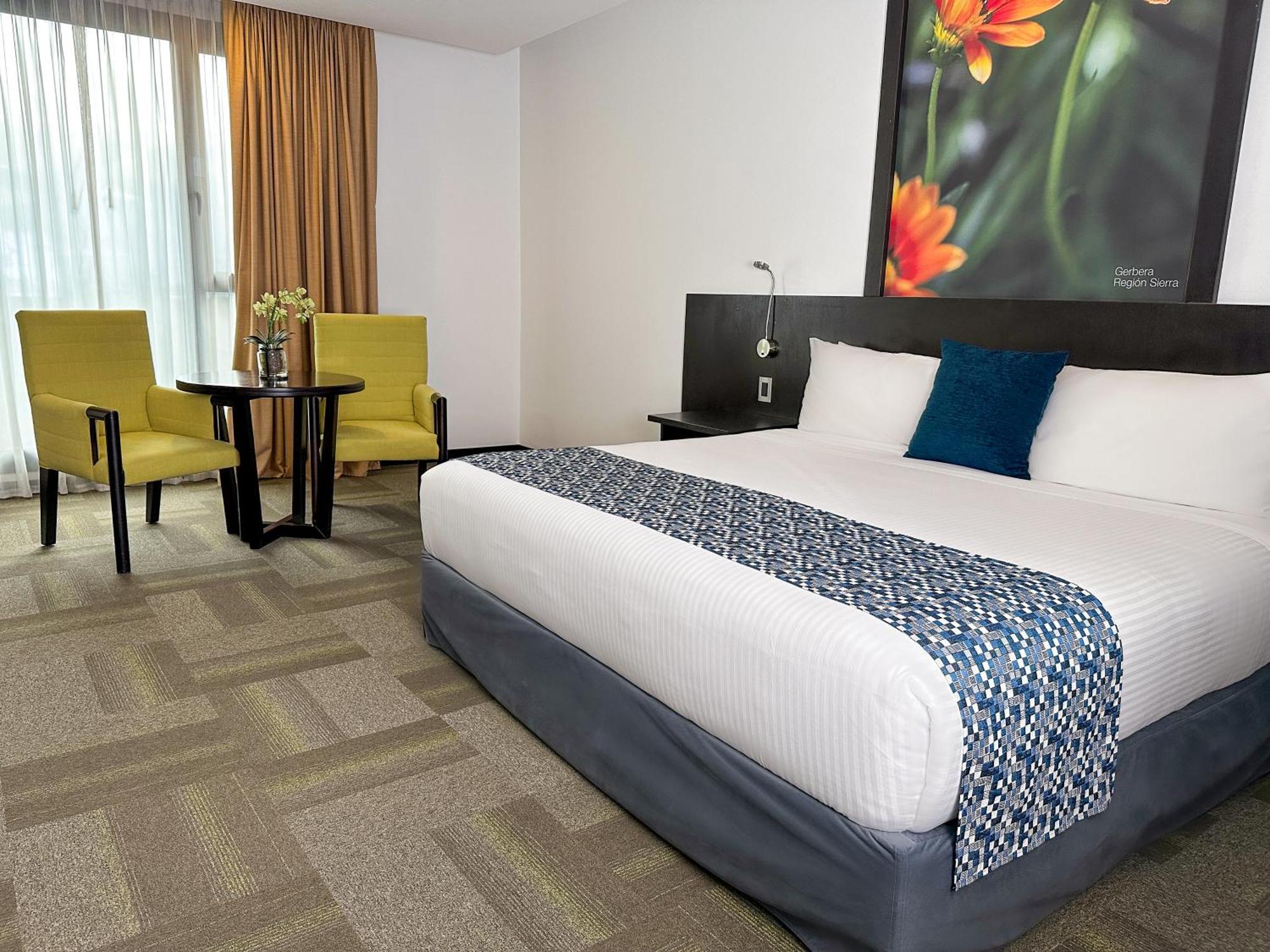 Hotel Wyndham Quito Airport Puembo Exterior foto A room at the hotel